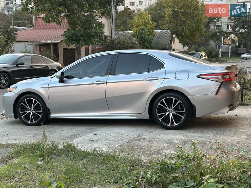 Седан Toyota Camry 2018 в Одессе