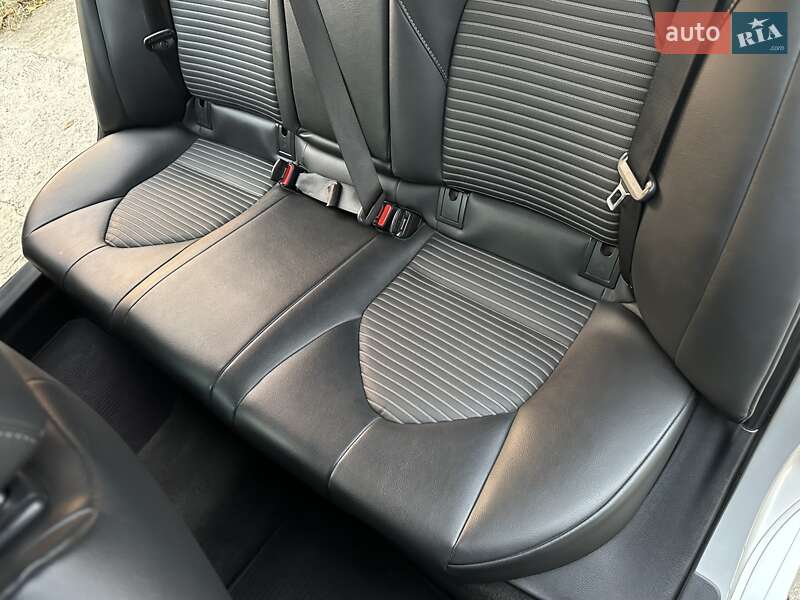 Седан Toyota Camry 2018 в Одессе