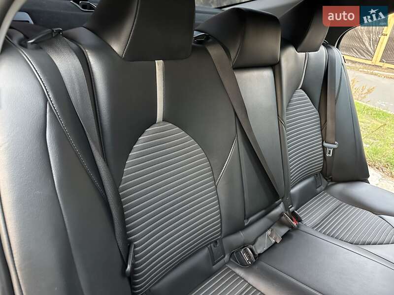 Седан Toyota Camry 2018 в Одессе