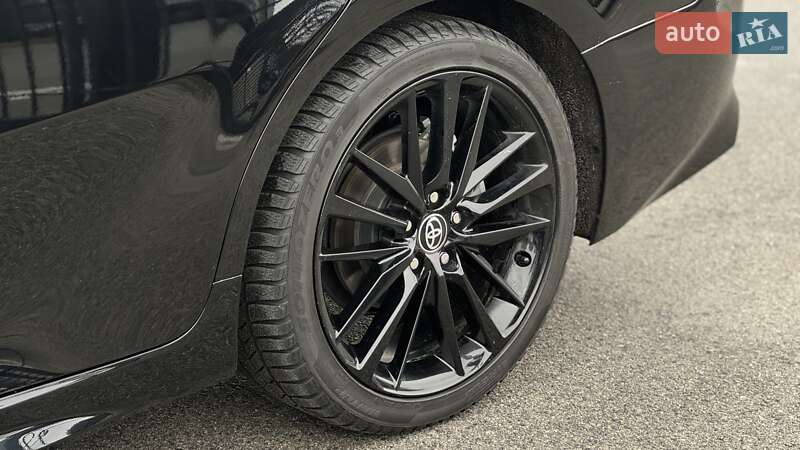 Седан Toyota Camry 2021 в Киеве