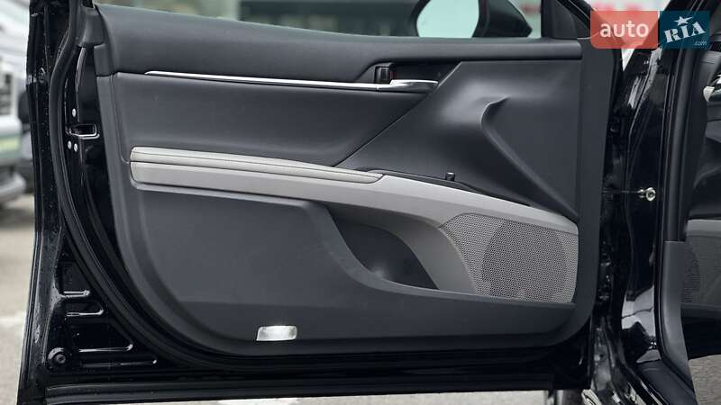 Седан Toyota Camry 2021 в Киеве