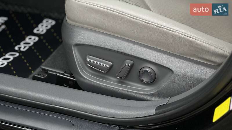 Седан Toyota Camry 2021 в Киеве