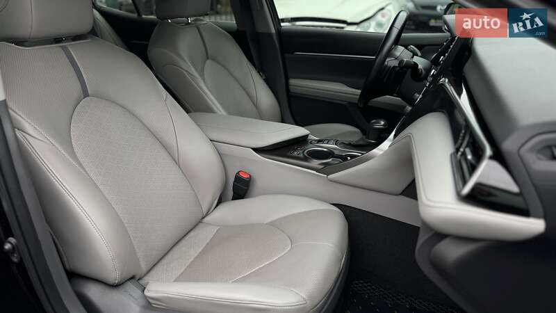 Седан Toyota Camry 2021 в Киеве