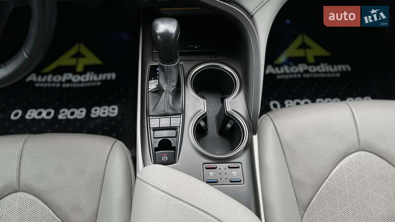 Седан Toyota Camry 2021 в Киеве