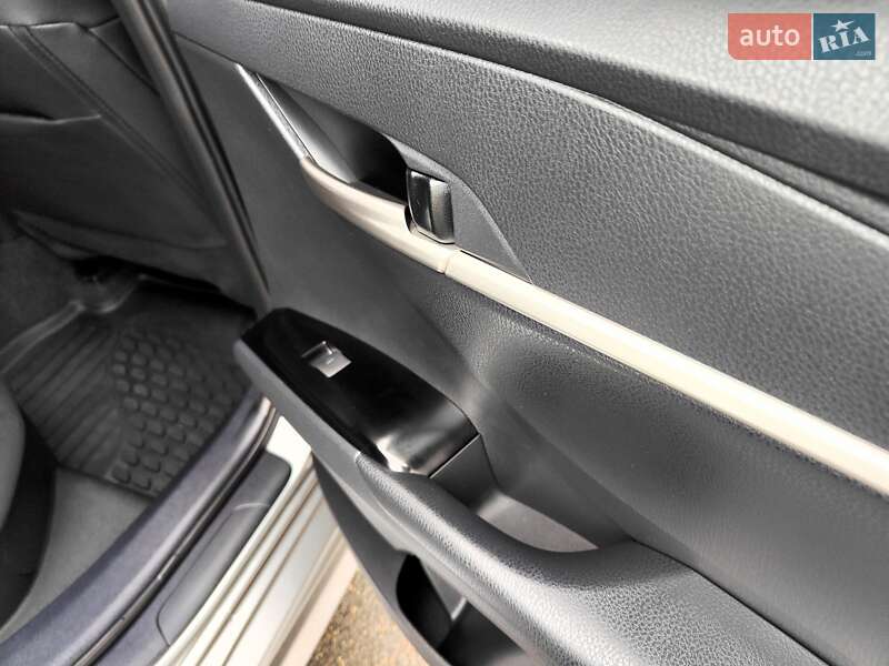 Седан Toyota Camry 2024 в Киеве