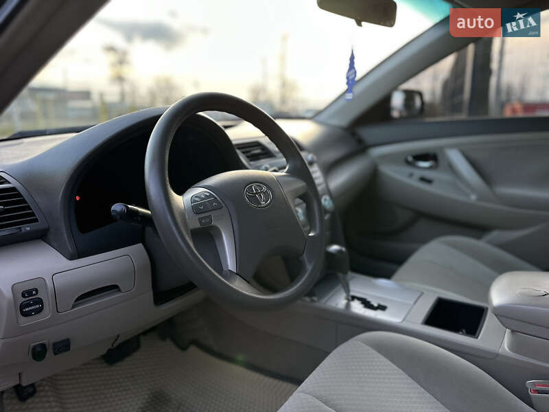 Седан Toyota Camry 2007 в Виннице