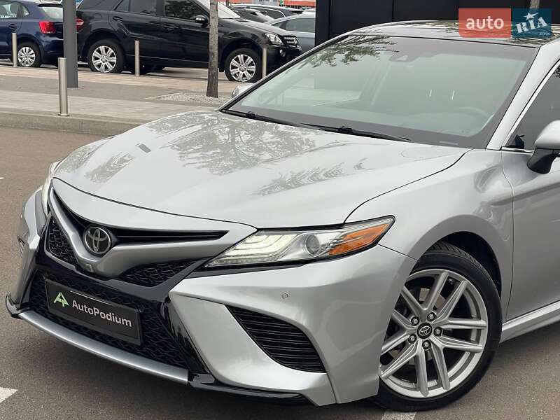 Седан Toyota Camry 2018 в Киеве