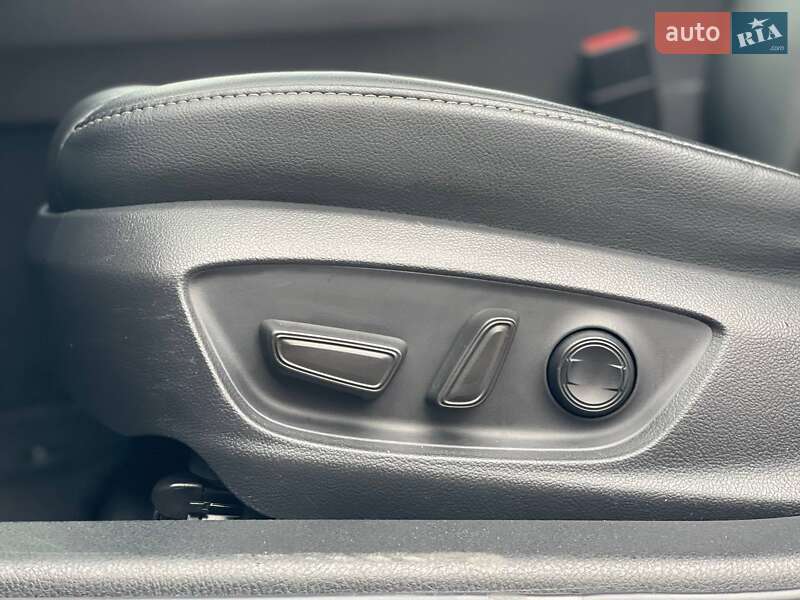 Седан Toyota Camry 2018 в Киеве