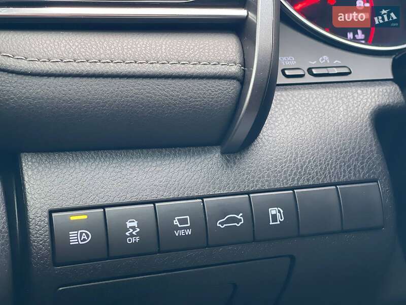 Седан Toyota Camry 2018 в Киеве