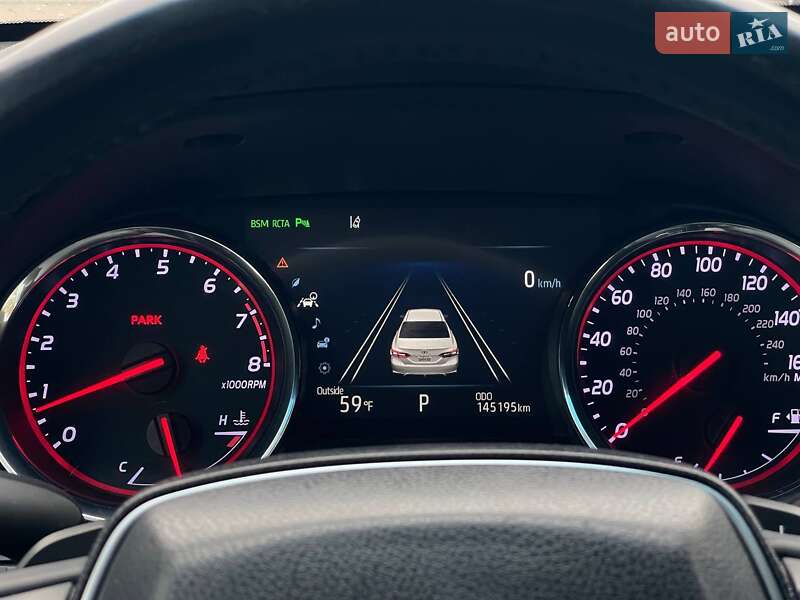 Седан Toyota Camry 2018 в Киеве