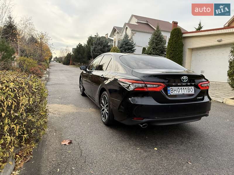 Седан Toyota Camry 2023 в Одессе