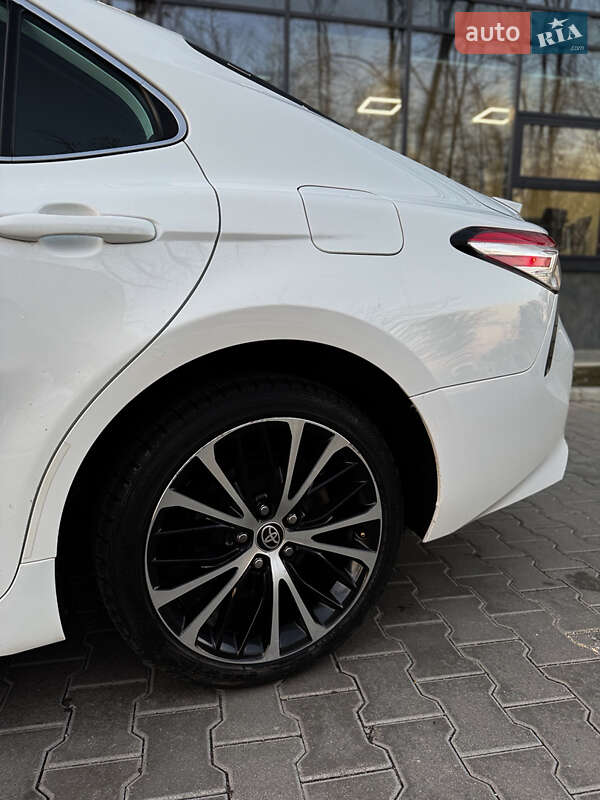 Седан Toyota Camry 2020 в Киеве