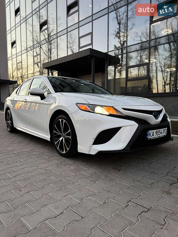Седан Toyota Camry 2020 в Киеве