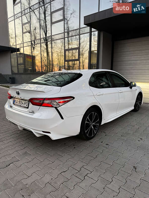 Седан Toyota Camry 2020 в Киеве