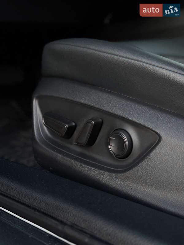 Седан Toyota Camry 2020 в Киеве