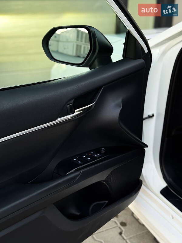 Седан Toyota Camry 2020 в Киеве