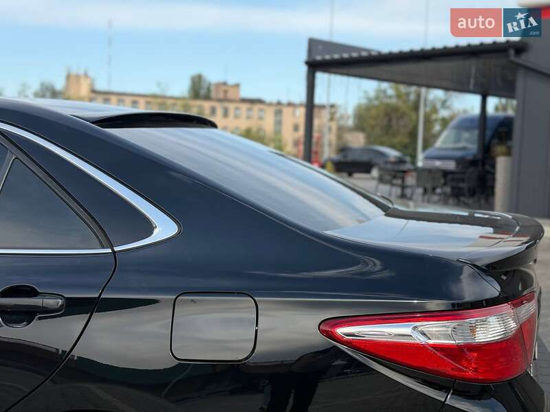 Седан Toyota Camry 2016 в Кривом Роге