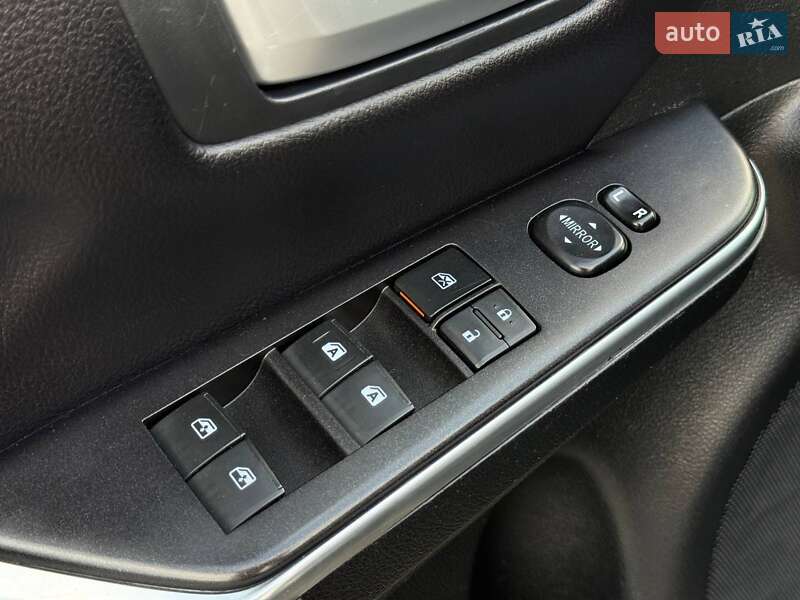 Седан Toyota Camry 2016 в Кривом Роге