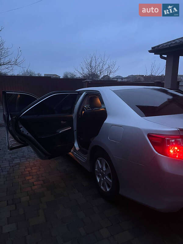 Седан Toyota Camry 2013 в Киеве