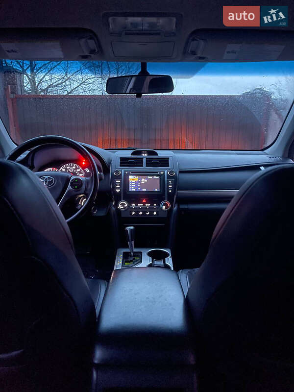 Седан Toyota Camry 2013 в Киеве