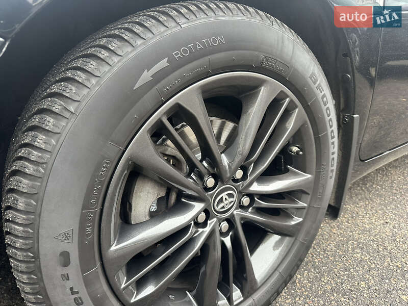 Седан Toyota Camry 2016 в Києві