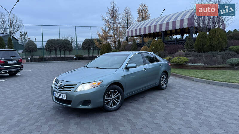 Седан Toyota Camry 2010 в Владимирце