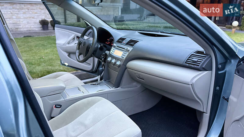 Седан Toyota Camry 2010 в Владимирце