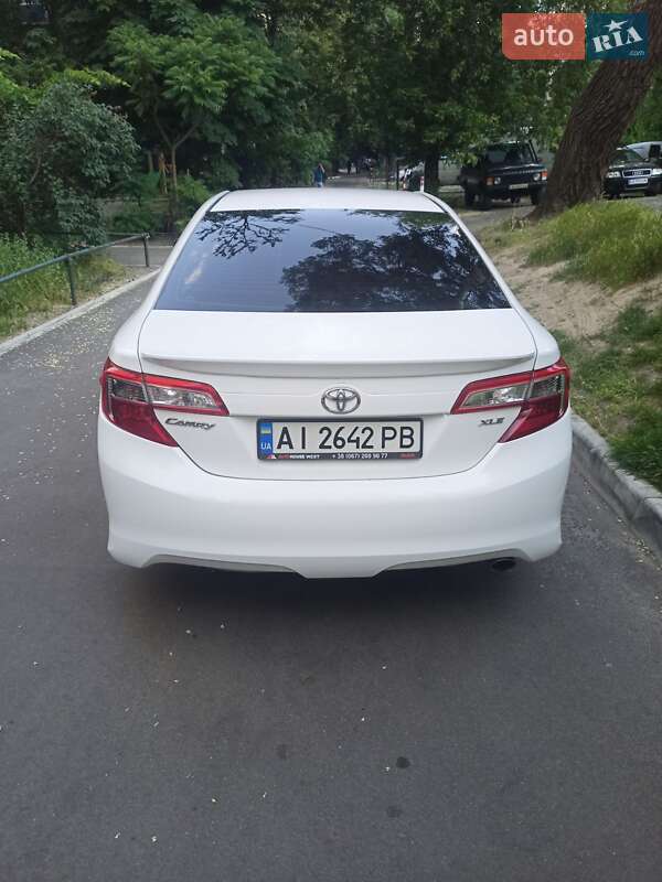 Седан Toyota Camry 2013 в Фастові