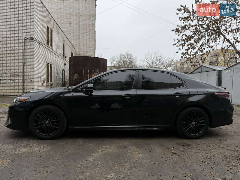 Седан Toyota Camry 2021 в Днепре
