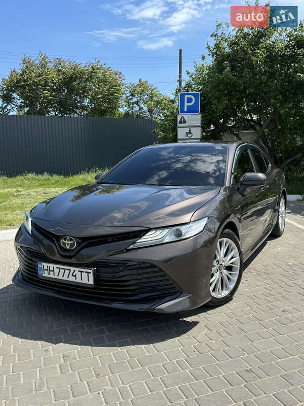 Седан Toyota Camry 2019 в Одессе