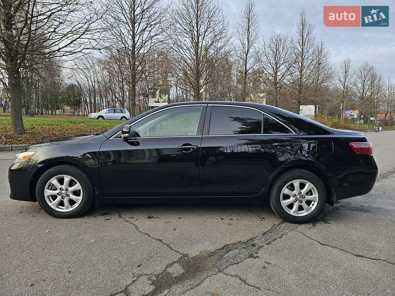 Седан Toyota Camry 2010 в Умани