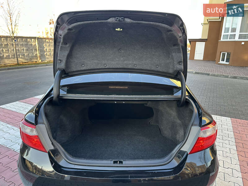 Седан Toyota Camry 2014 в Киеве
