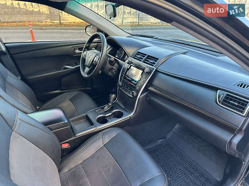 Седан Toyota Camry 2014 в Киеве