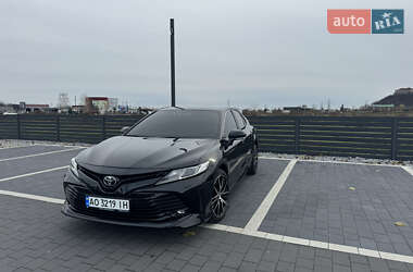Седан Toyota Camry 2020 в Мукачевому