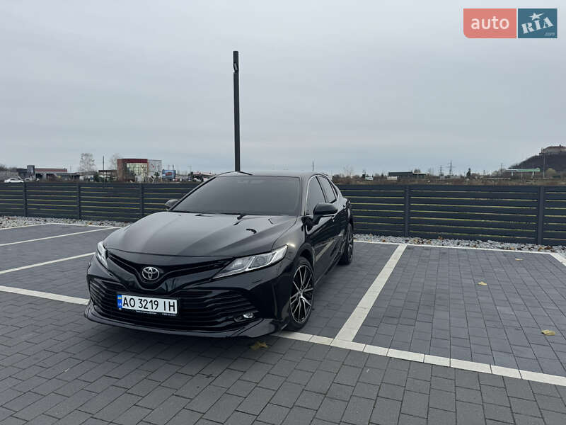 Седан Toyota Camry 2020 в Мукачево