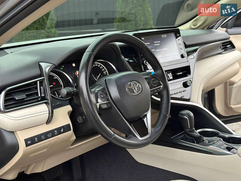 Седан Toyota Camry 2021 в Днепре