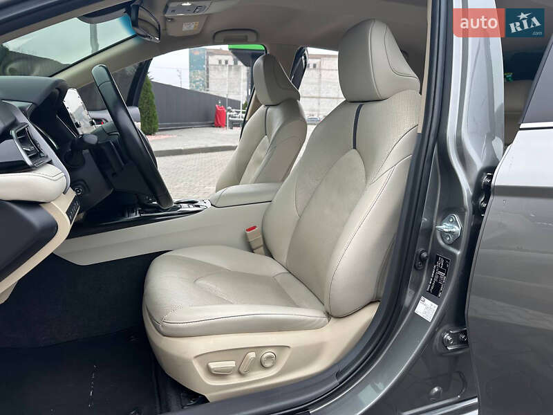 Седан Toyota Camry 2021 в Днепре