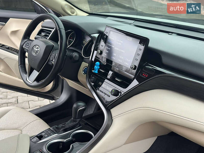 Седан Toyota Camry 2021 в Днепре