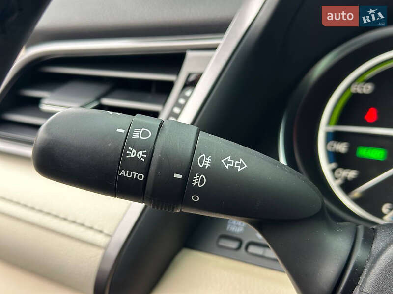 Седан Toyota Camry 2021 в Днепре