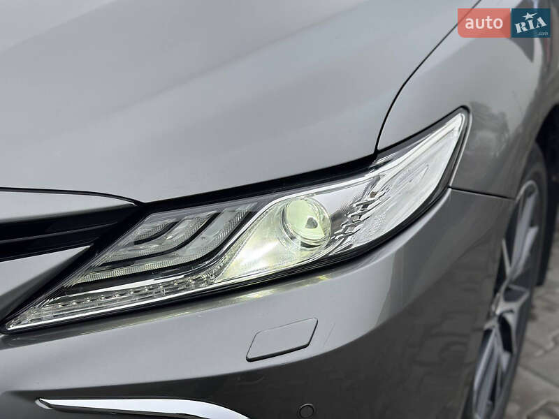 Седан Toyota Camry 2021 в Днепре