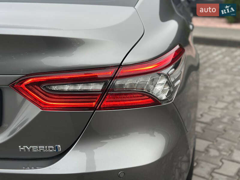 Седан Toyota Camry 2021 в Днепре