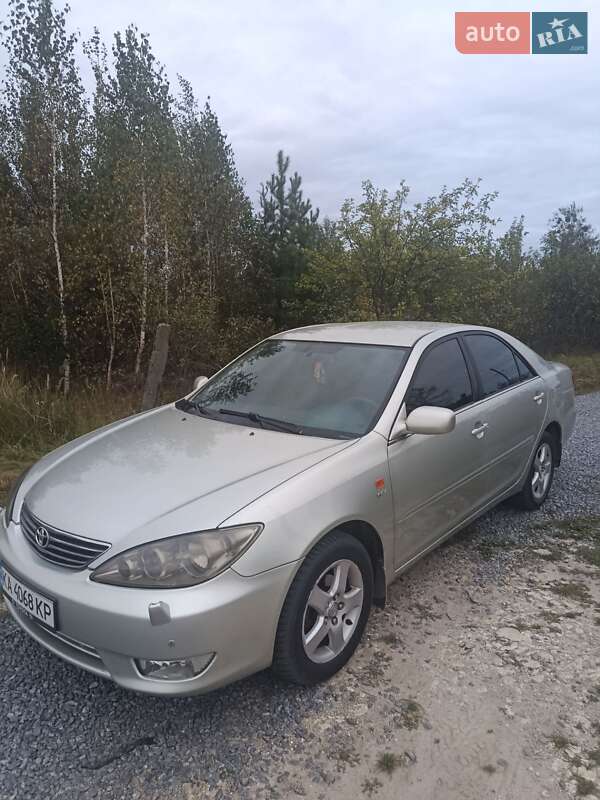 Седан Toyota Camry 2005 в Довбиші
