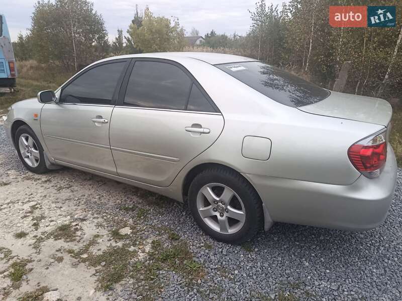 Седан Toyota Camry 2005 в Довбиші