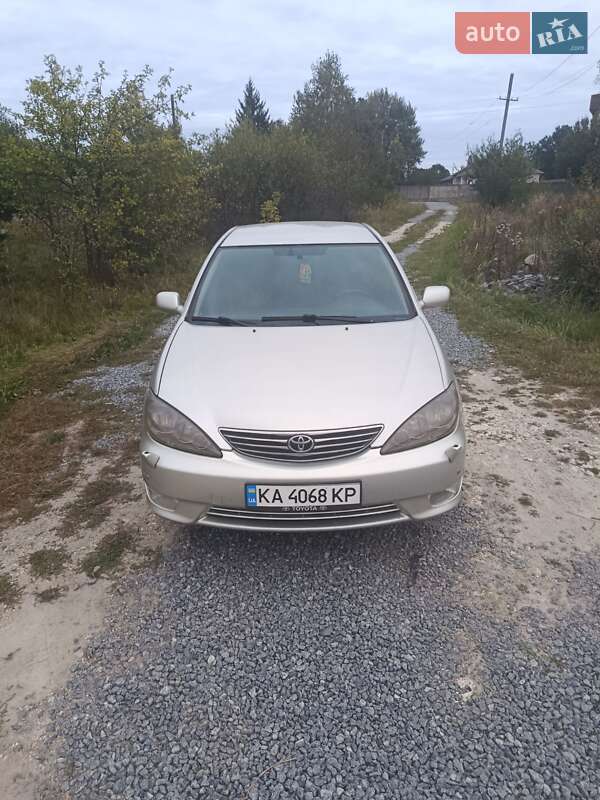 Седан Toyota Camry 2005 в Довбиші