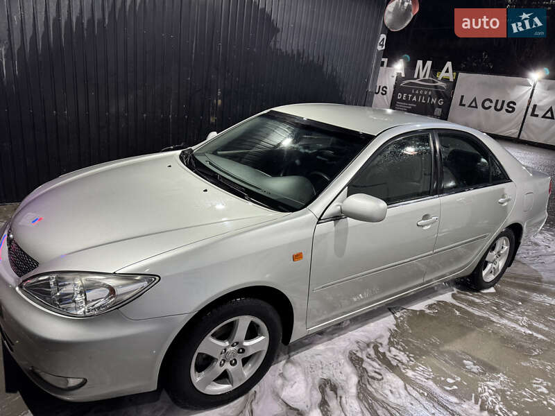 Седан Toyota Camry 2003 в Киеве