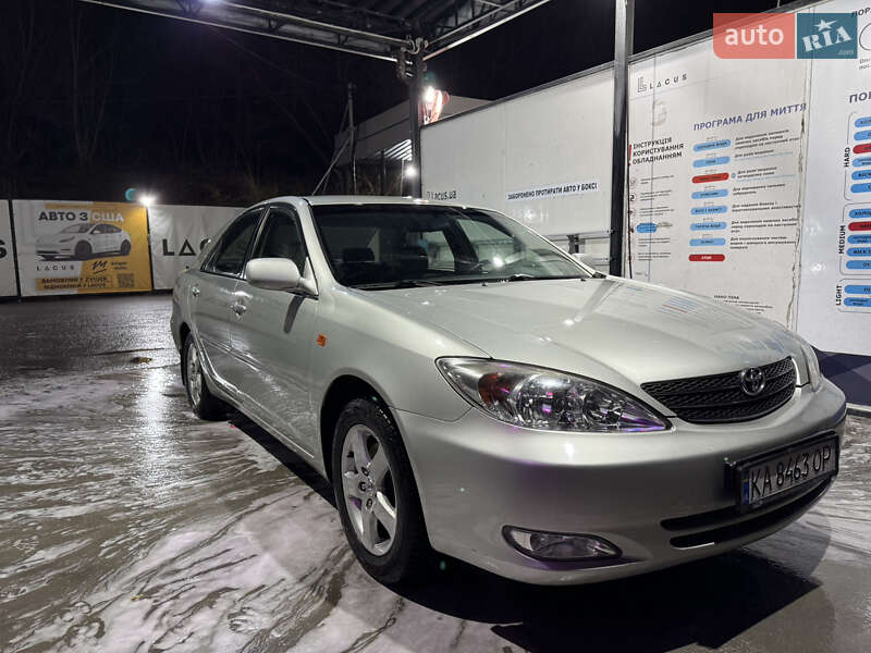 Седан Toyota Camry 2003 в Киеве
