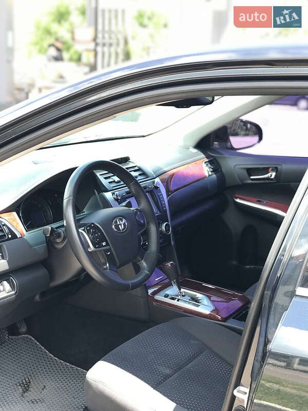Седан Toyota Camry 2013 в Житомирі