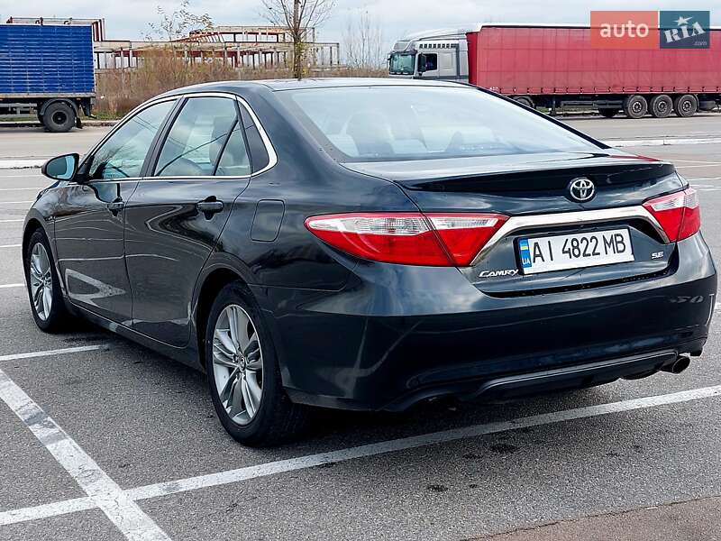Седан Toyota Camry 2015 в Киеве