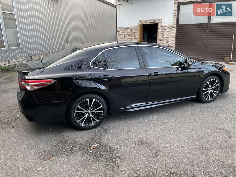 Седан Toyota Camry 2018 в Харькове