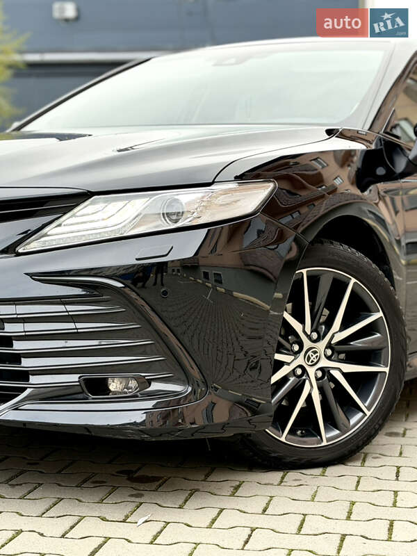 Седан Toyota Camry 2021 в Ужгороде